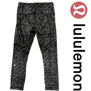 Lululemon black & grey cropped workout leggings